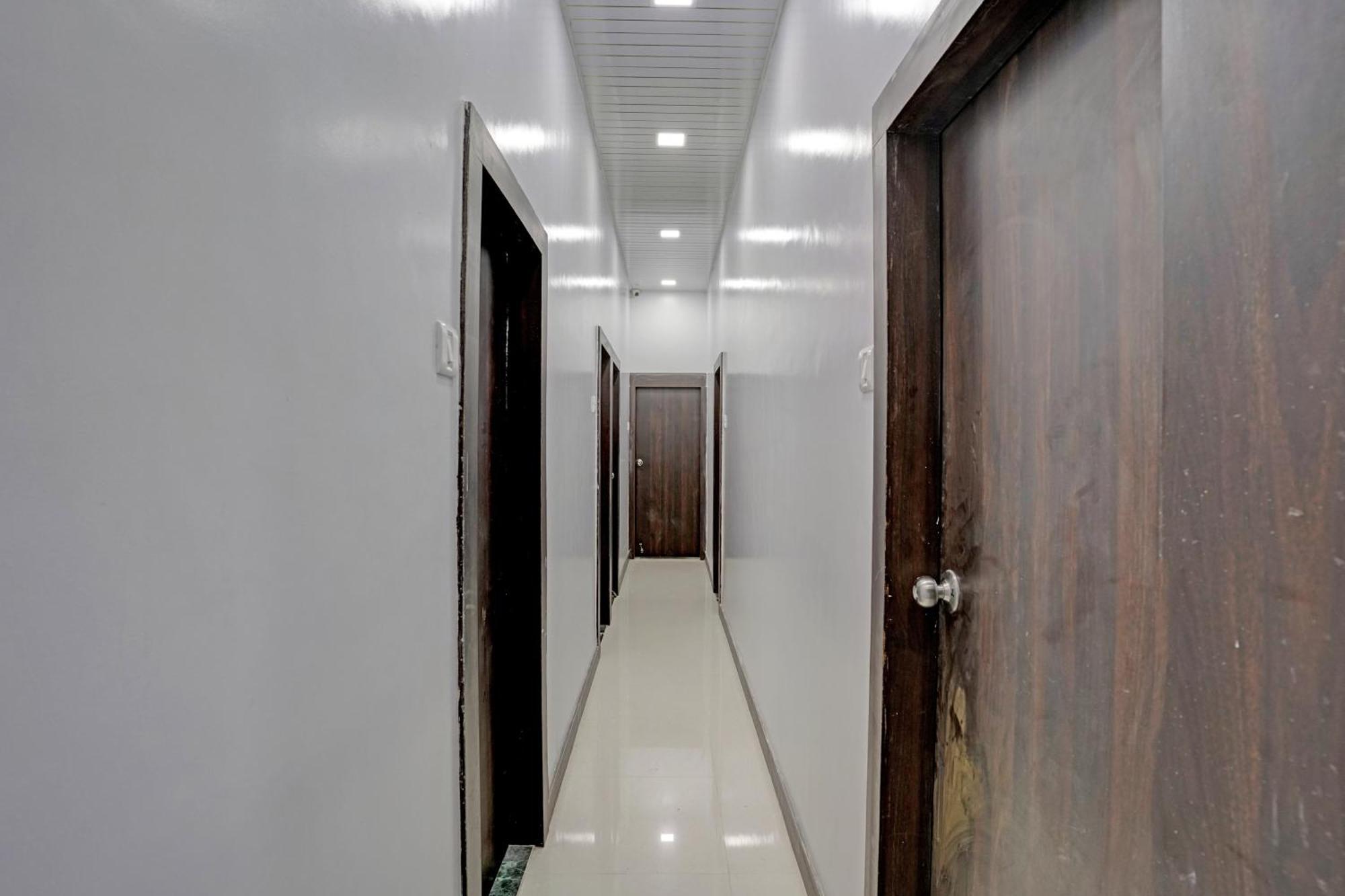 Hotel O Nithyanand Мумбай Екстериор снимка