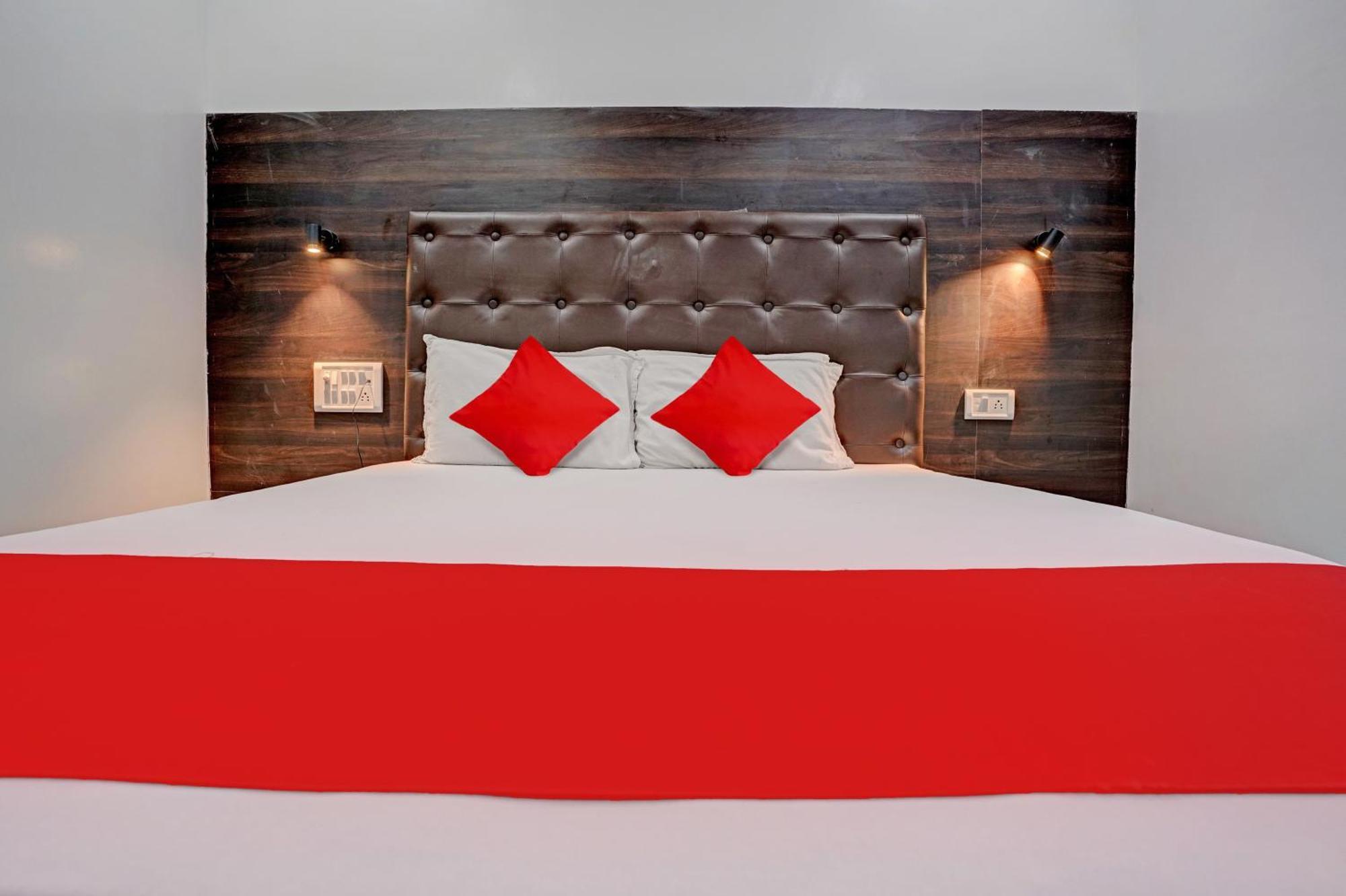 Hotel O Nithyanand Мумбай Екстериор снимка