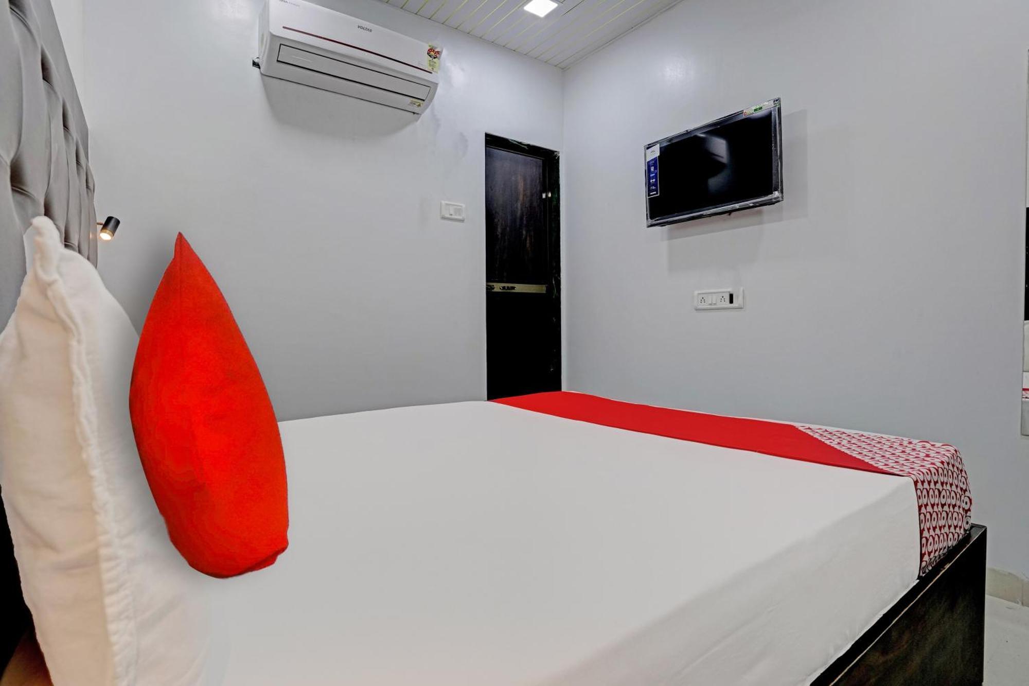 Hotel O Nithyanand Мумбай Екстериор снимка