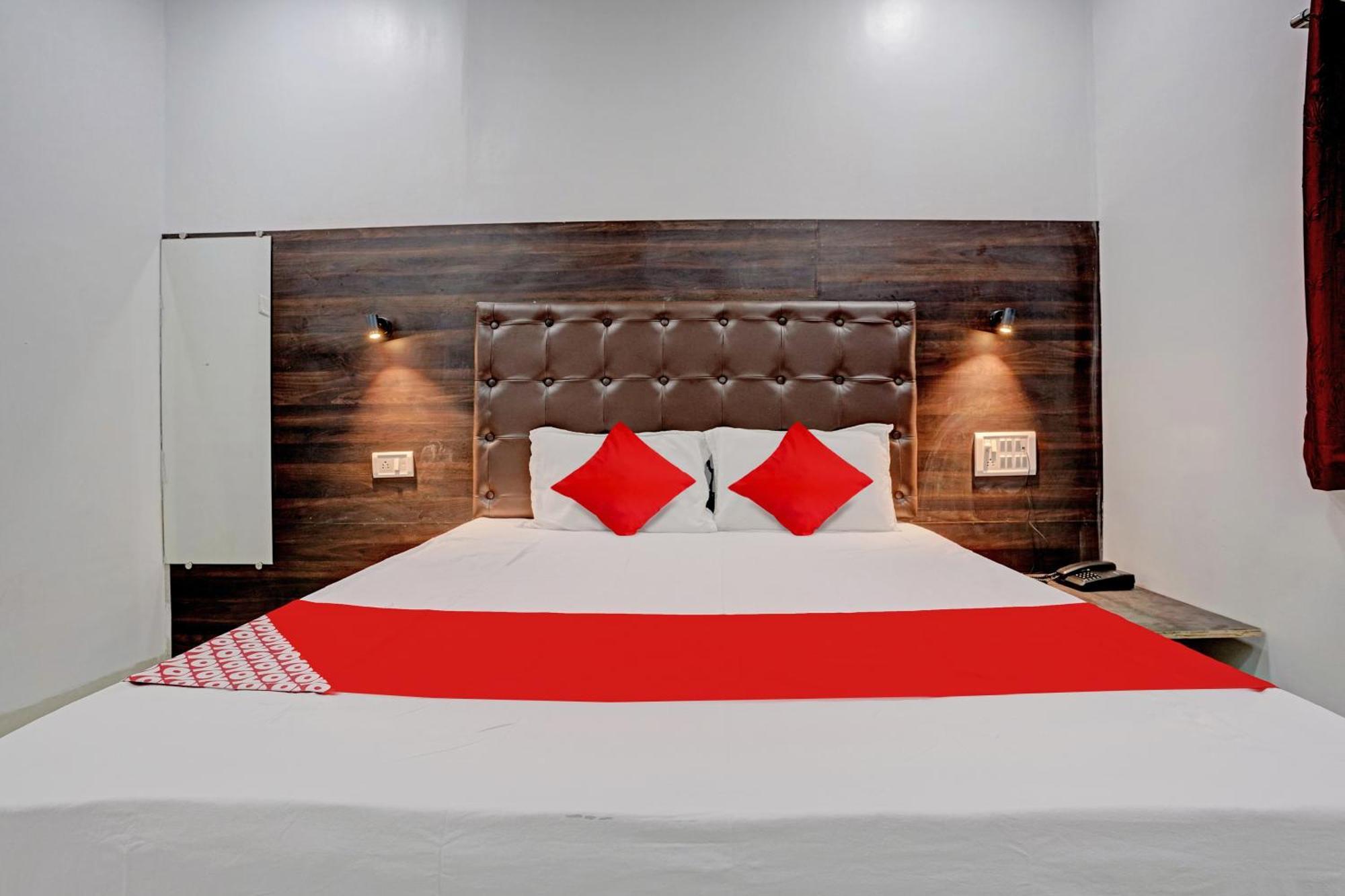 Hotel O Nithyanand Мумбай Екстериор снимка